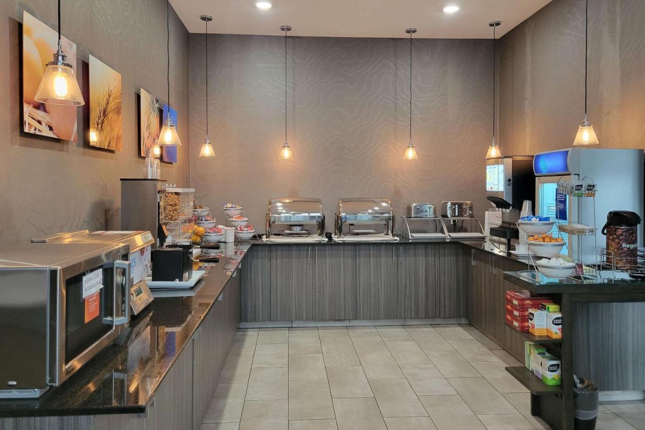 Comfort Inn & Suites North Battleford Extérieur photo